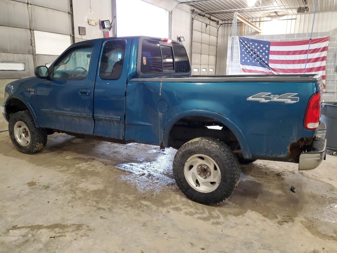 2000 Ford F-150 VIN 1FTRX18L1YKA16800 Copart auction photo, minor dent/scratches / normal wear damage thumbnail 2