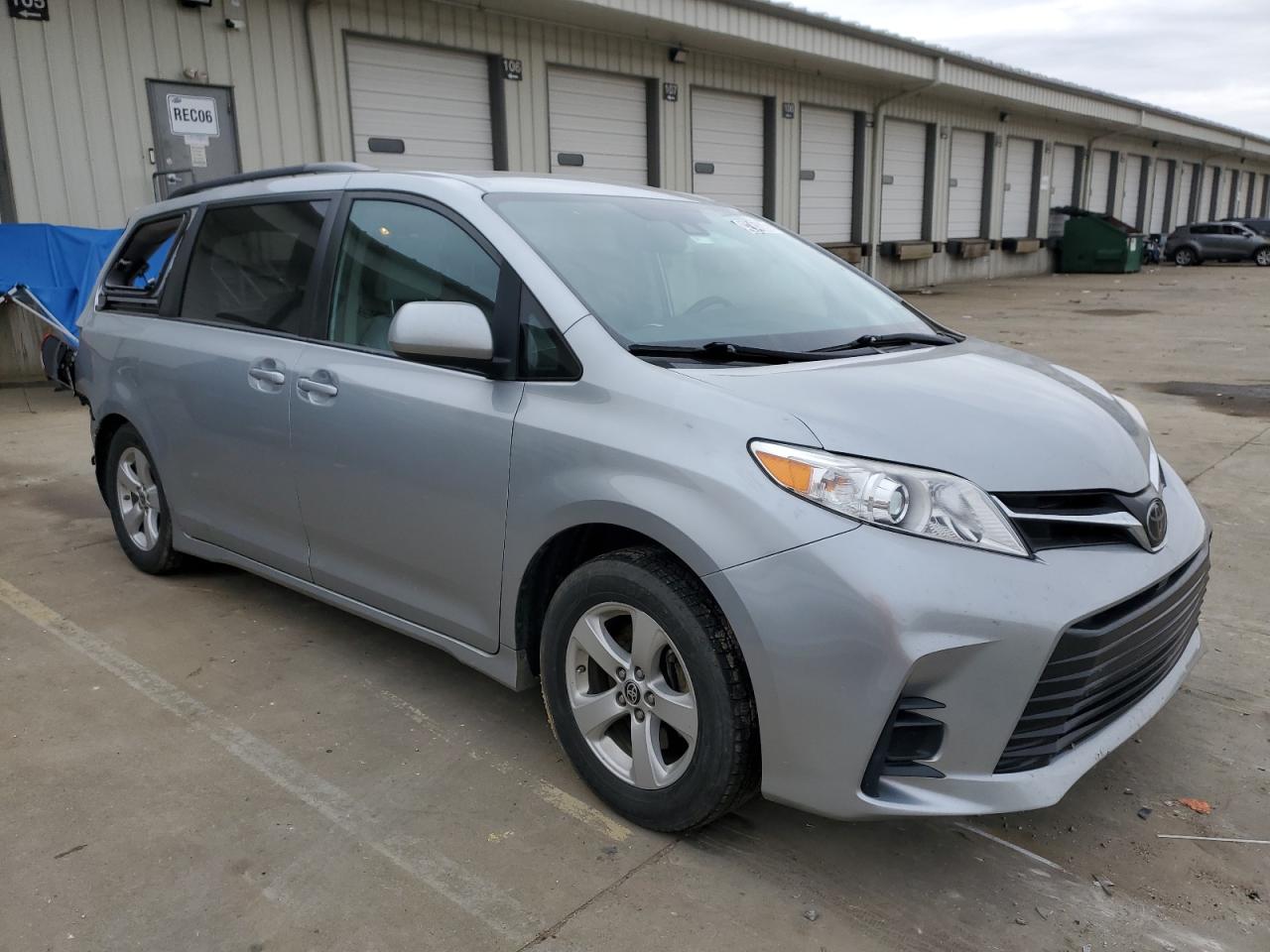 2020 Toyota Sienna VIN 5TDKZ3DC1LS076154 Copart auction photo, rear end damage thumbnail 4