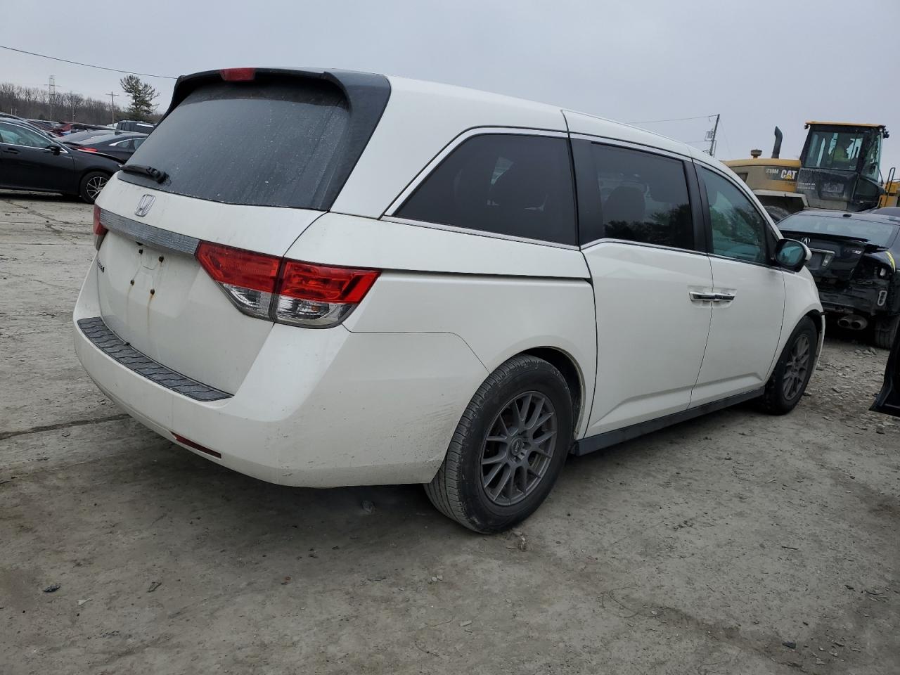 2016 Honda Odyssey VIN 5FNRL5H69GB015032 Copart auction photo, minor dent/scratches damage thumbnail 3