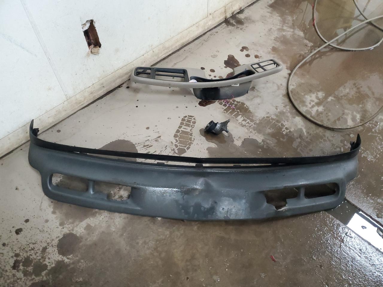 2005 Chevrolet Tahoe VIN 1GNEK13T05J118473 Copart auction photo, front end damage thumbnail 13