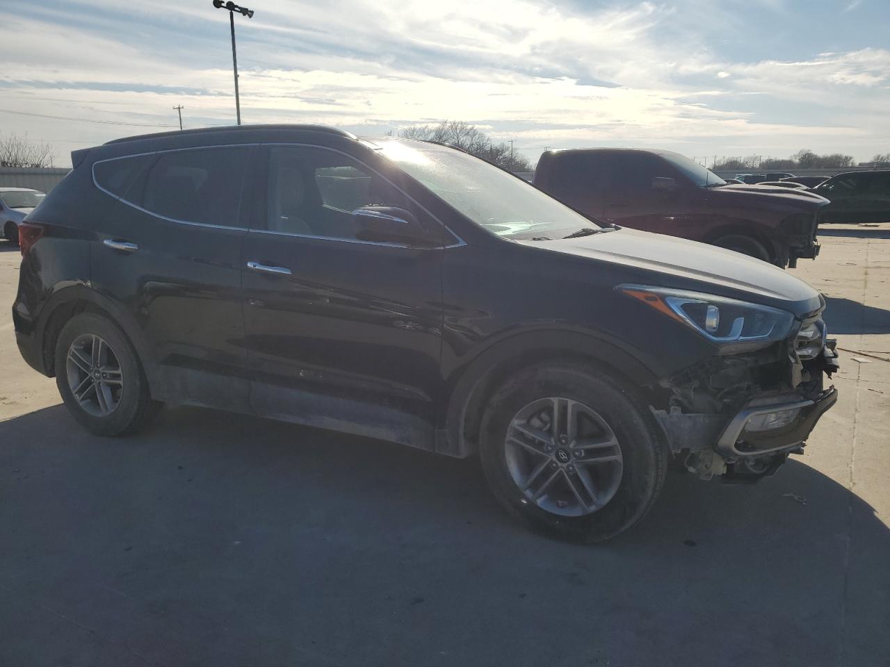 2017 Hyundai Santa Fe VIN 5XYZU3LBXHG479284 Copart auction photo, front end damage thumbnail 4