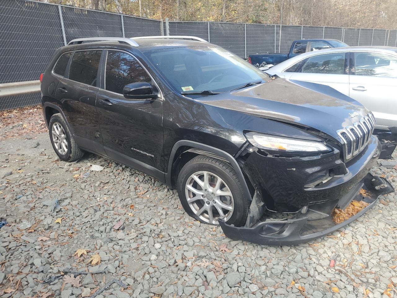 2016 Jeep Grand Cherokee VIN 1C4PJLCBXGW375945 Copart auction photo, front end / side damage thumbnail 4