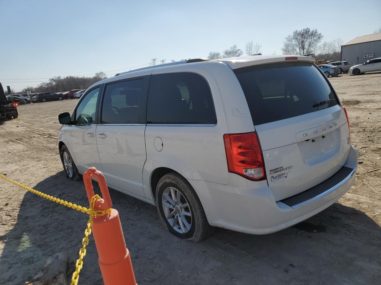 2018 Dodge Caravan VIN 2C4RDGCGXJR266016 Copart auction photo, minor dent/scratches damage thumbnail 2