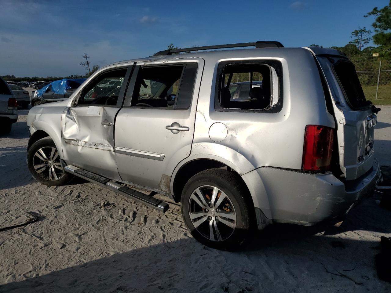 2011 Honda Pilot VIN 5FNYF3H55BB028397 Copart auction photo, water/flood / all over damage thumbnail 2