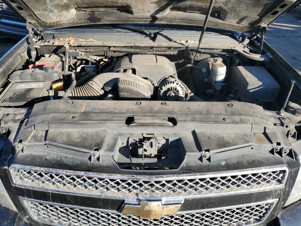 2008 Chevrolet Suburban VIN 3GNFK16388G198756 Copart auction photo, front end damage thumbnail 11