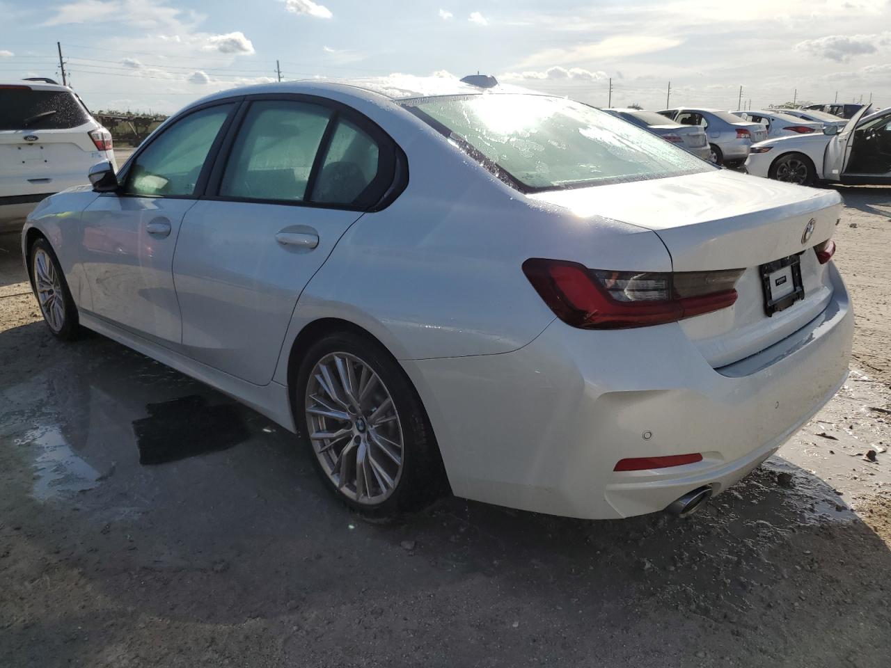 2023 BMW 3er VIN 3MW69FF0XP8D12124 Copart auction photo, water/flood damage thumbnail 2