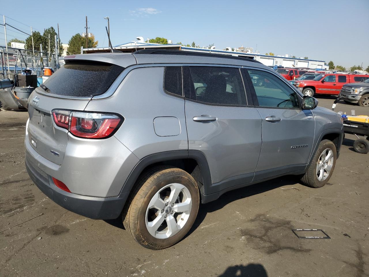 2018 Jeep Compass VIN 3C4NJDBB3JT314710 Copart auction photo, minor dent/scratches damage thumbnail 3