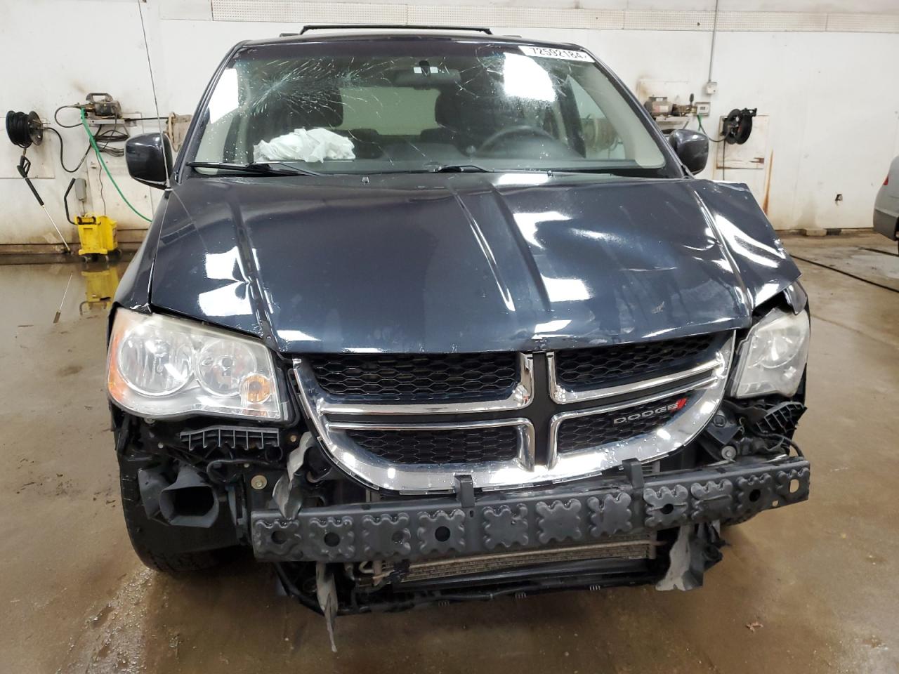 2013 Dodge Caravan VIN 2C4RDGCG3DR600987 Copart auction photo, front end / side damage thumbnail 5