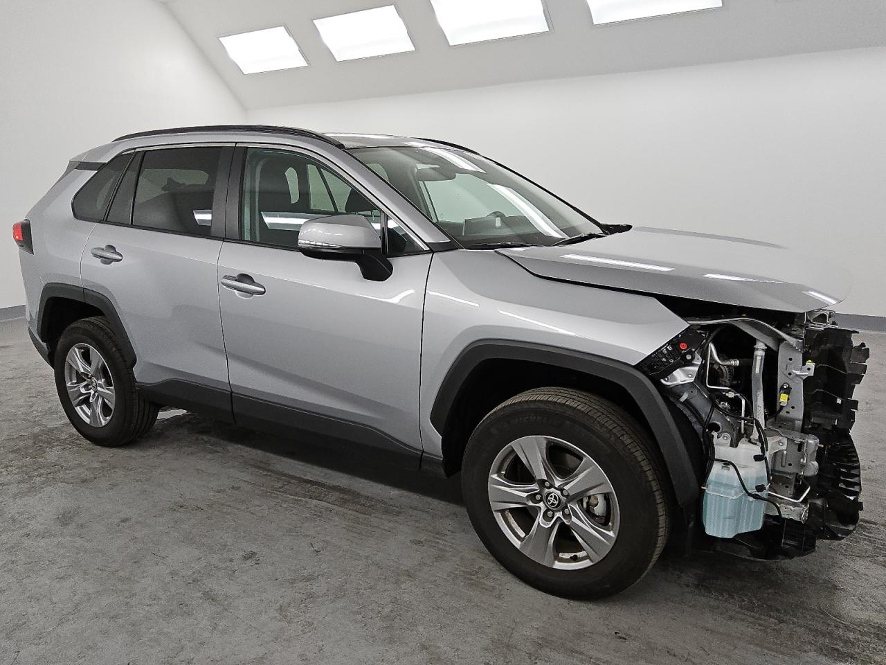 2024 Toyota RAV 4 VIN 2T3W1RFV3RC290551 Copart auction photo, front end / rear end damage thumbnail 4