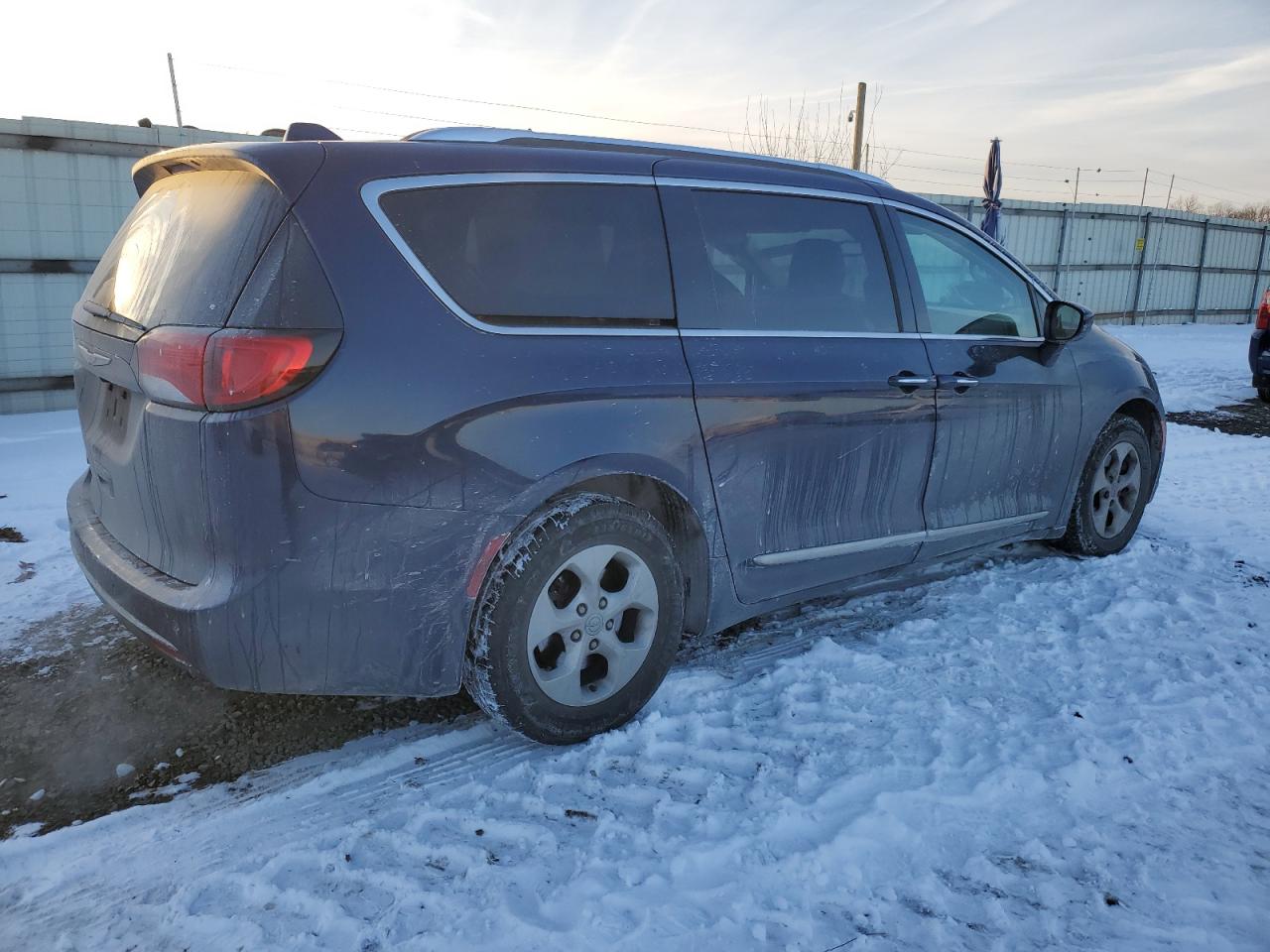 2017 Chrysler Pacifica VIN 2C4RC1EGXHR757693 Copart auction photo, side damage thumbnail 3