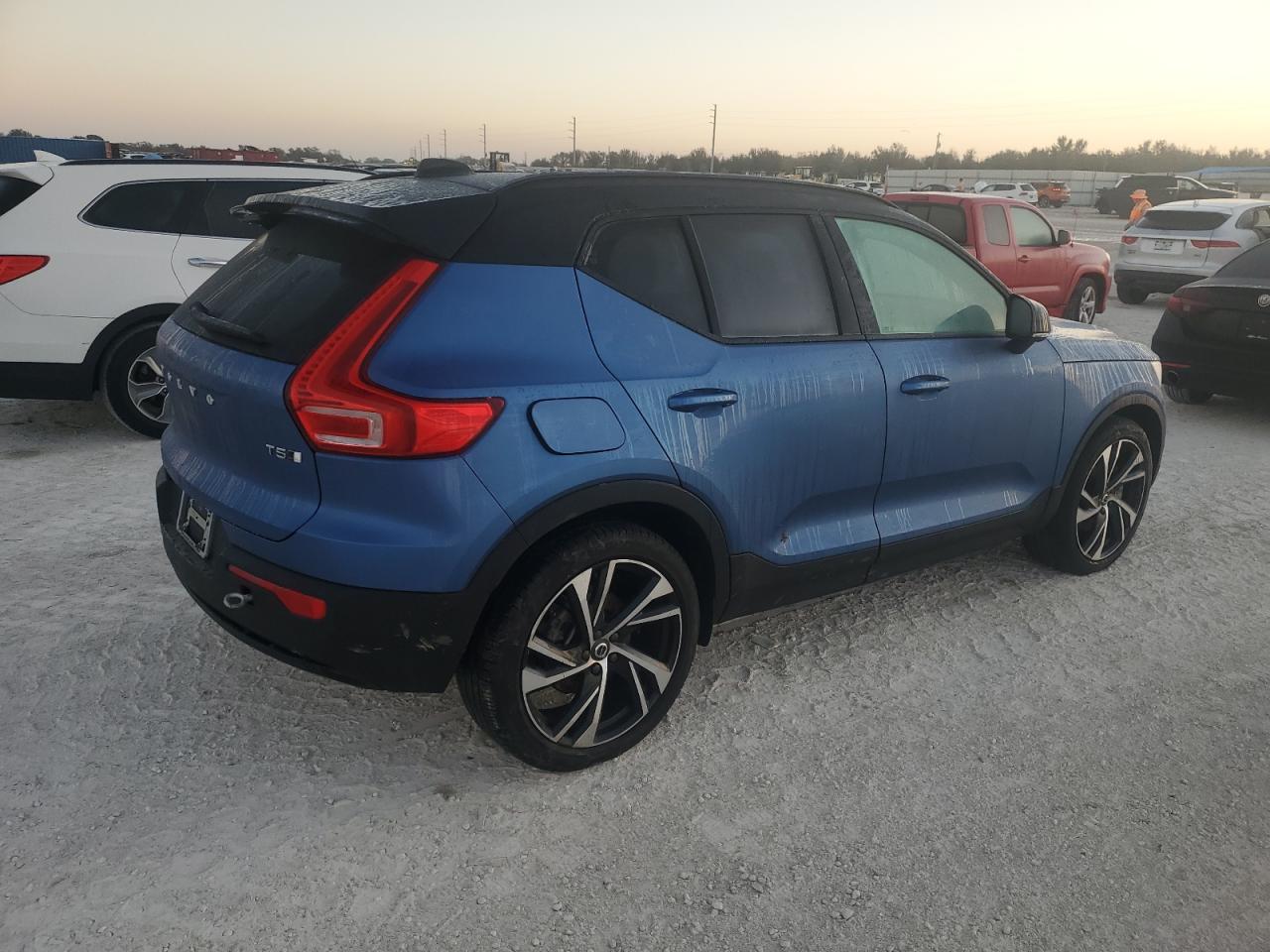 2021 Volvo XC40 VIN YV4162UM9M2417880 Copart auction photo, water/flood damage thumbnail 3