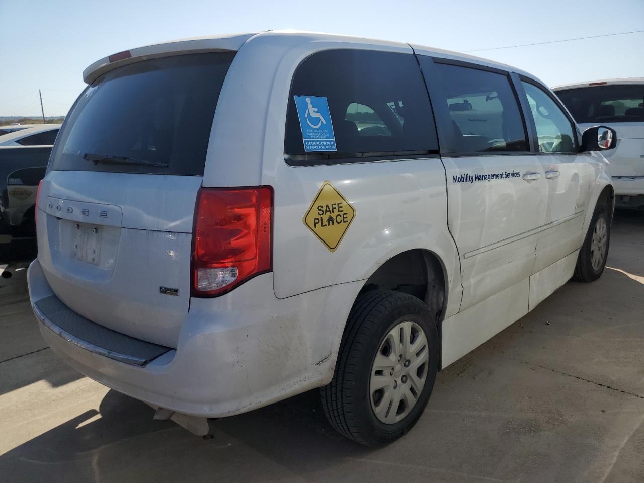 2017 Dodge Caravan VIN 2C4RDGBG5HR758786 Copart auction photo, front end / rear end damage thumbnail 3
