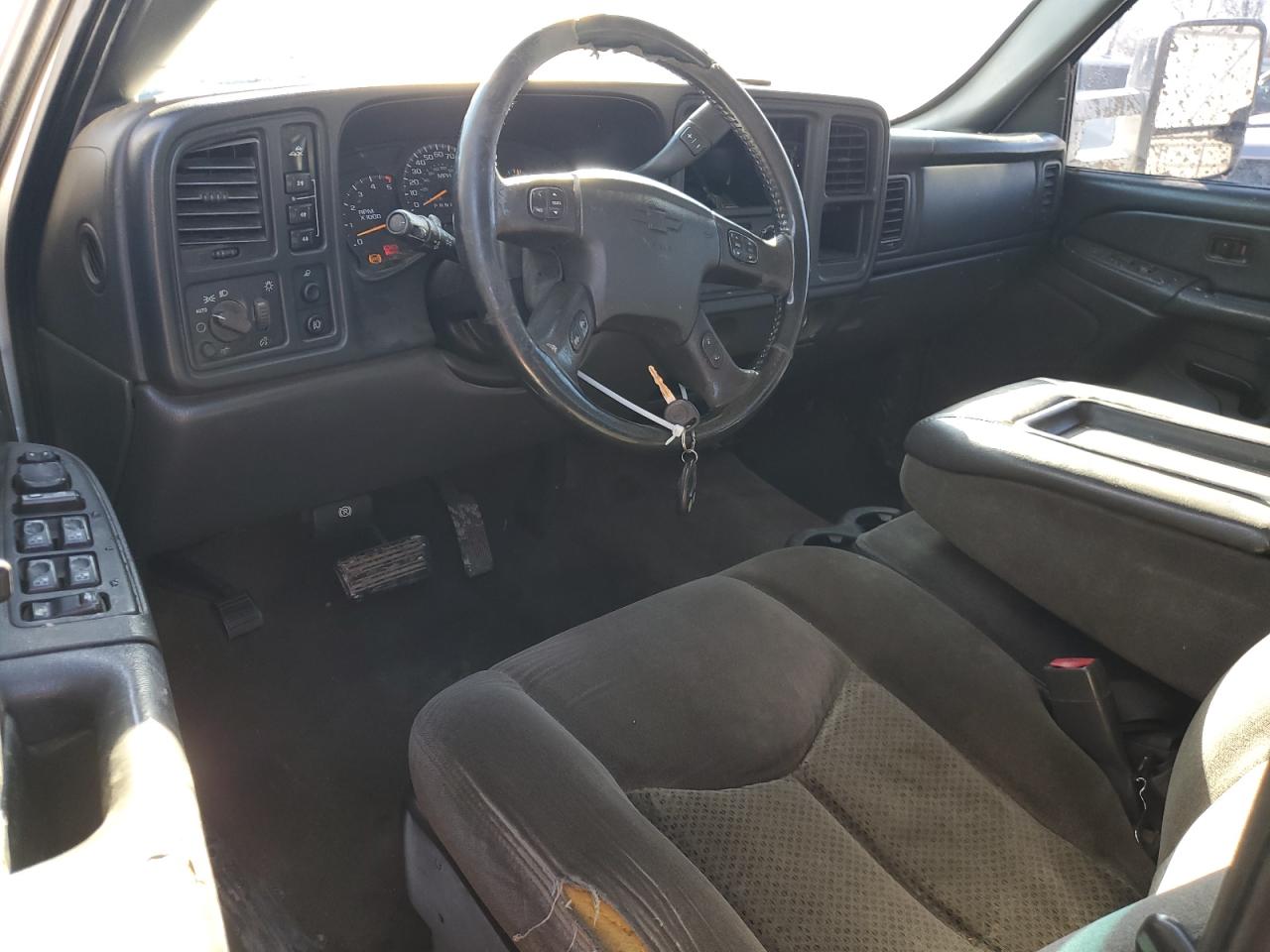 2007 Chevrolet Silverado VIN 1GCHK23D17F158247 Copart auction photo, side / burn damage thumbnail 8