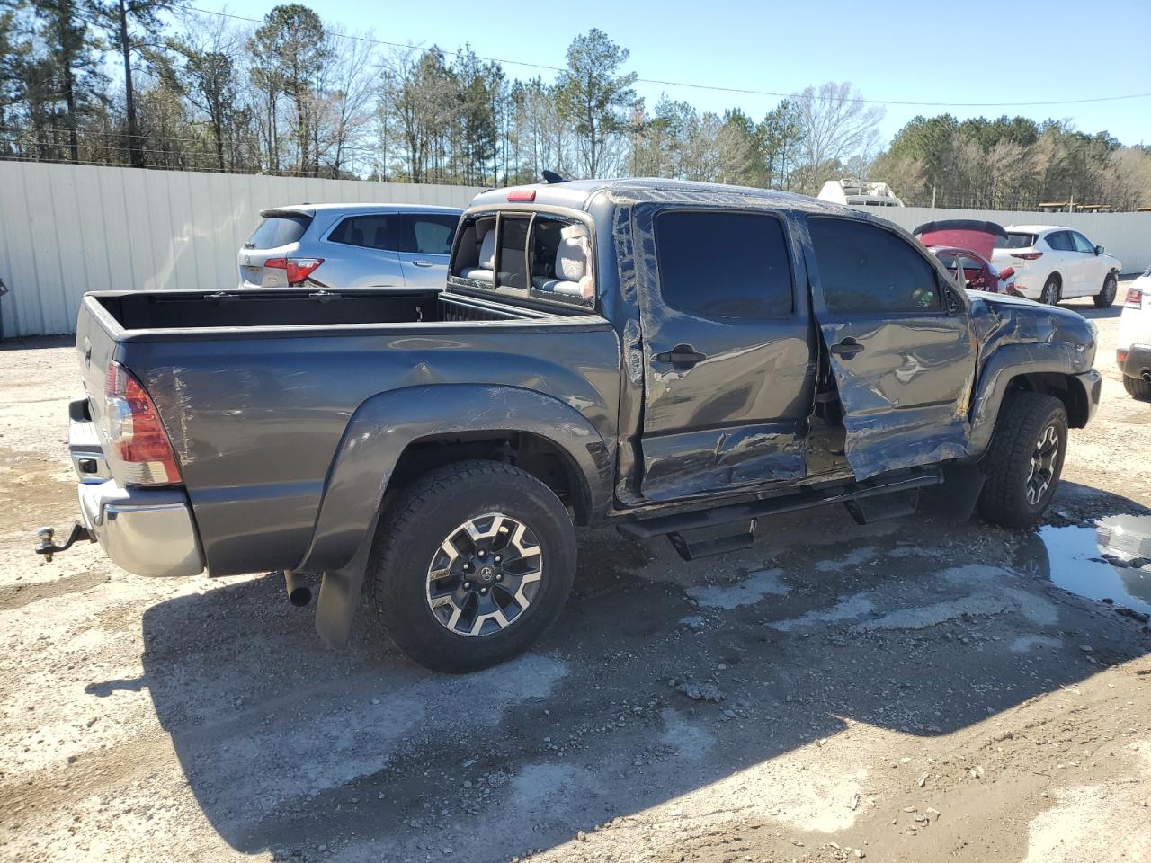 2015 Toyota Tacoma VIN 5TFJU4GN0FX064833 Copart auction photo, rollover damage thumbnail 3