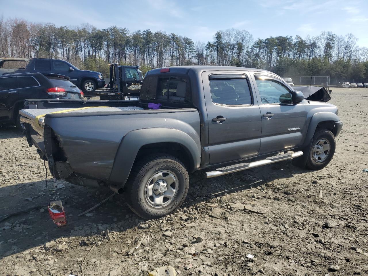 2015 Toyota Tacoma VIN 5TFJX4GN4FX041417 Copart auction photo, front end / rear end damage thumbnail 3