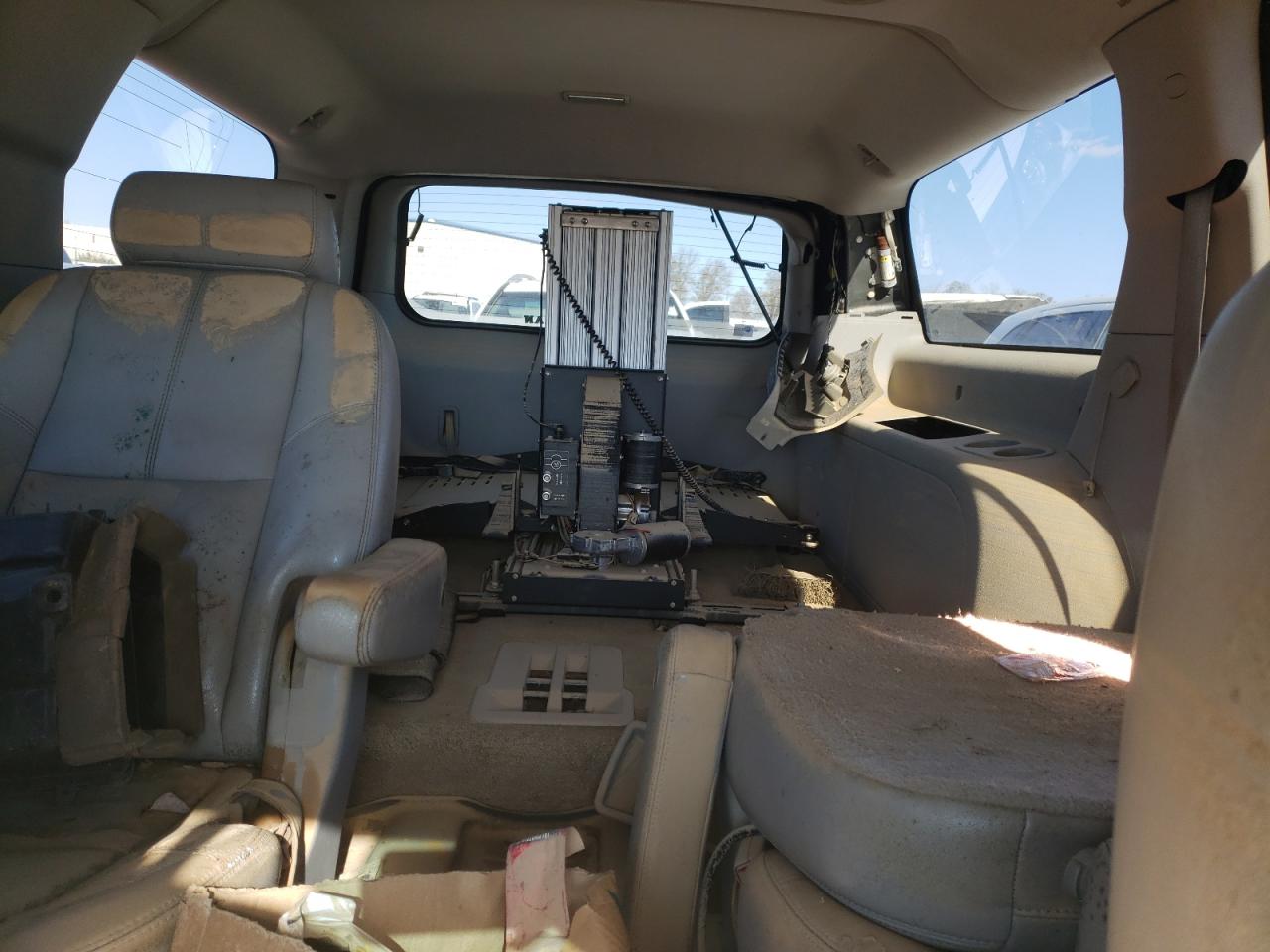 2007 Chevrolet Suburban VIN 3GNFC16017G103259 Copart auction photo, water/flood damage thumbnail 10