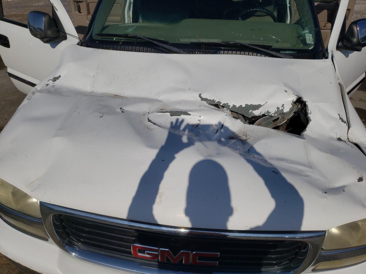 2001 GMC Sierra VIN 2GTEC19T011271078 Copart auction photo, all over / top/roof damage thumbnail 11