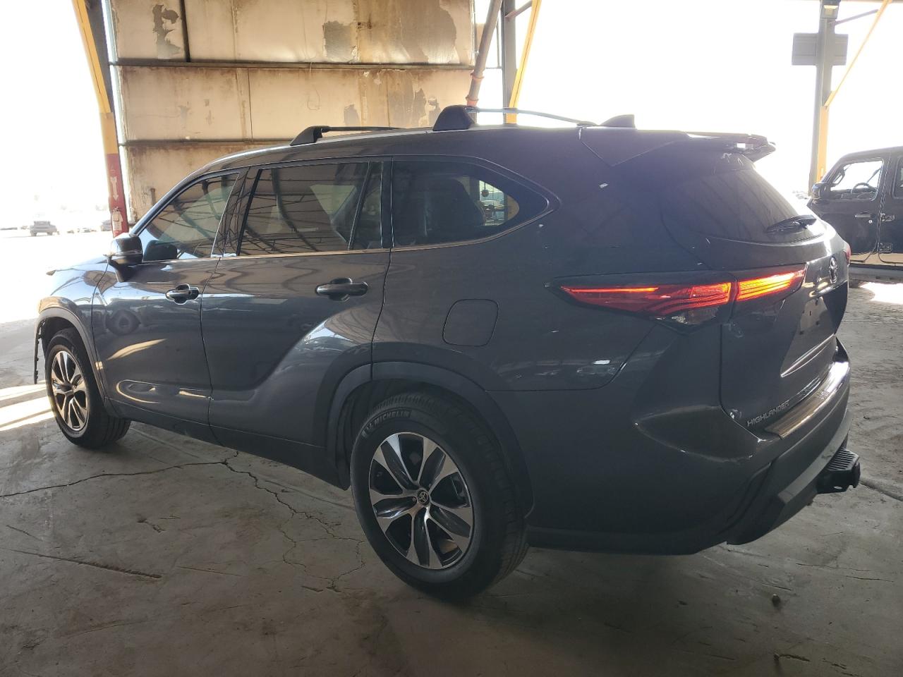 2022 Toyota Highlander VIN 5TDHZRAHXNS545919 Copart auction photo, front end damage thumbnail 2