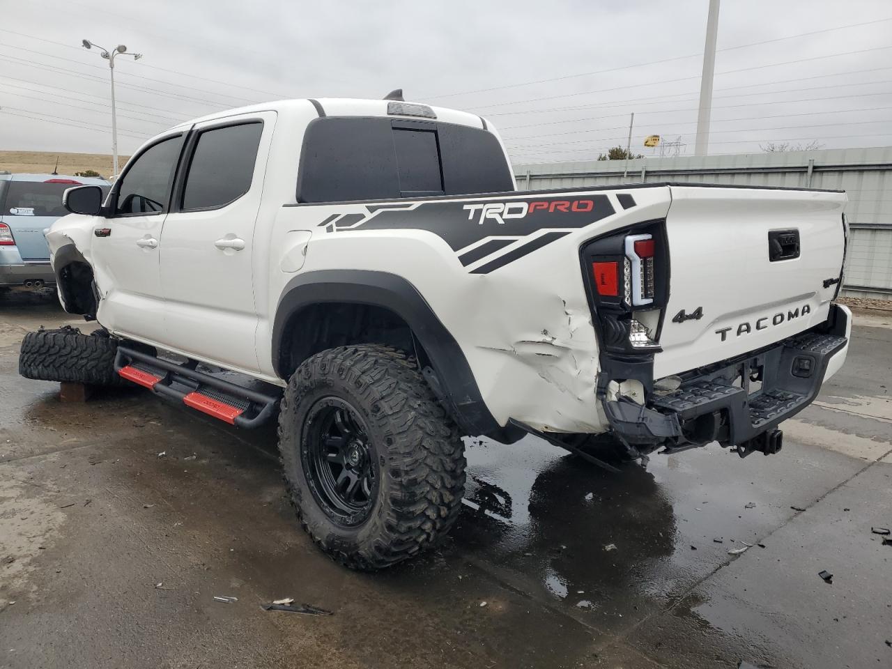 2018 Toyota Tacoma VIN 5TFCZ5AN5JX155369 Copart auction photo, front end / rear end damage thumbnail 2