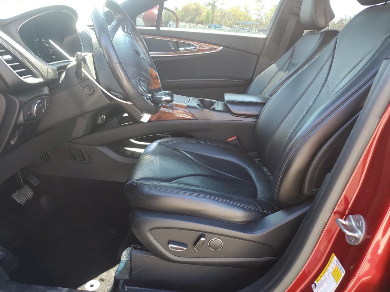 2017 Lincoln MKX VIN 2LMPJ6LR2HBL26384 Copart auction photo, front end / side damage thumbnail 7