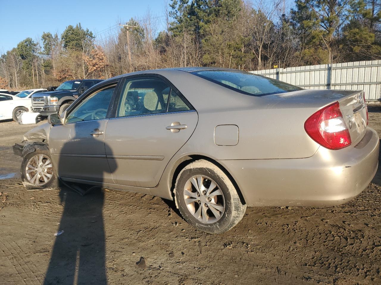 2004 Toyota Camry VIN 4T1BF30K54U581564 Copart auction photo, front end damage thumbnail 2
