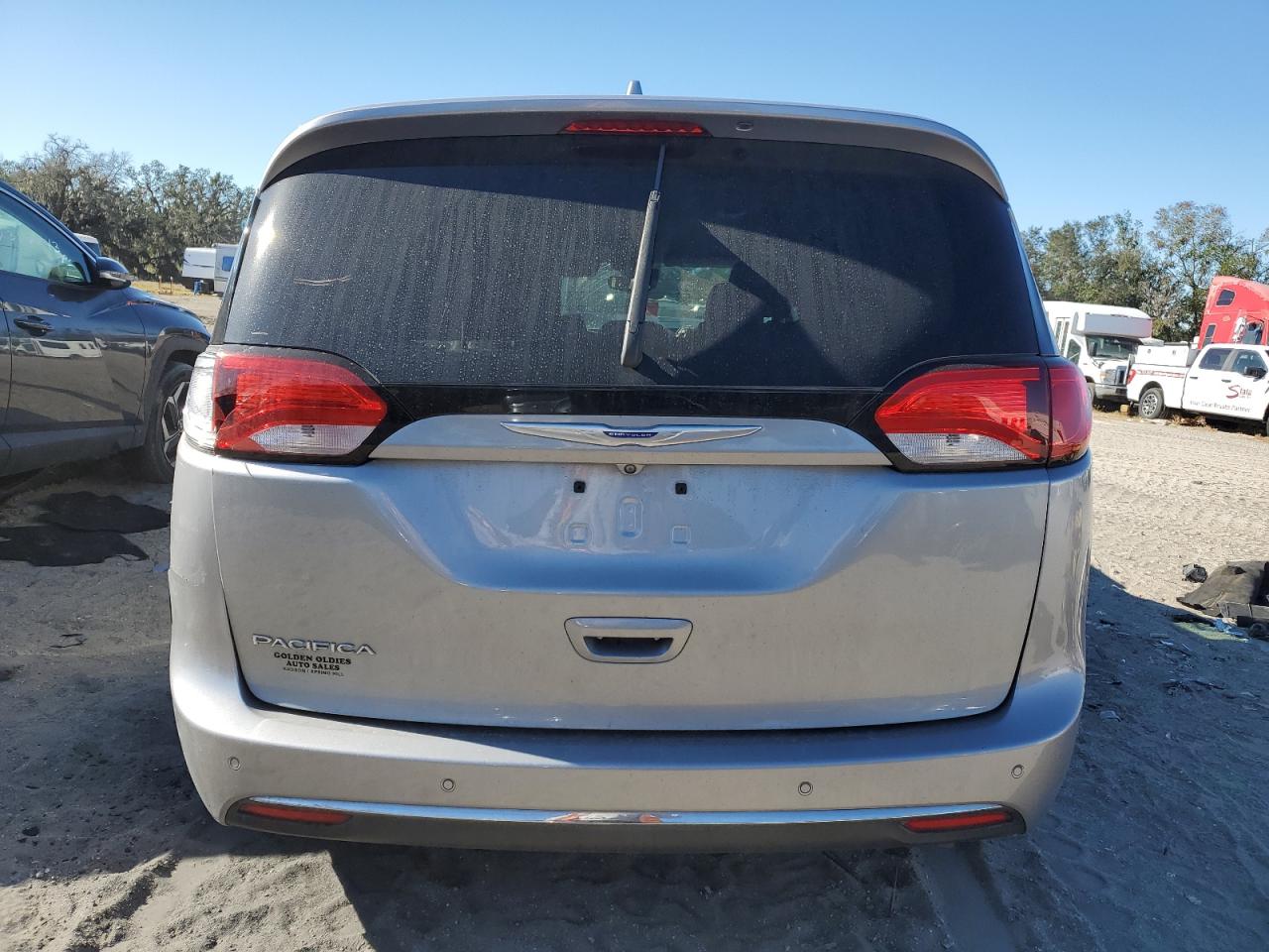 2018 Chrysler Pacifica VIN 2C4RC1BGXJR270228 Copart auction photo, all over damage thumbnail 6