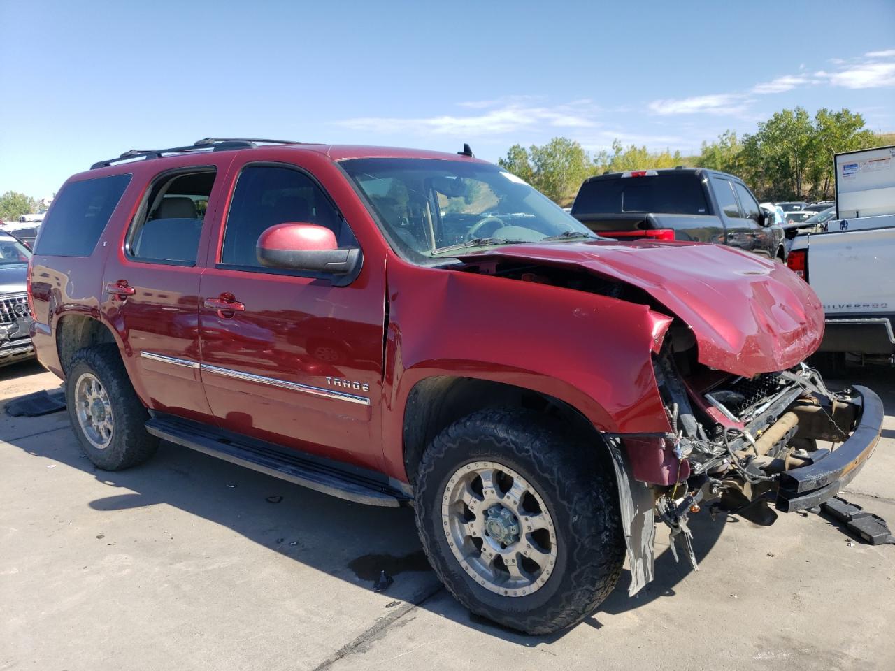 2011 Chevrolet Tahoe VIN 1GNSKBE05BR247382 Copart auction photo, front end / side damage thumbnail 4