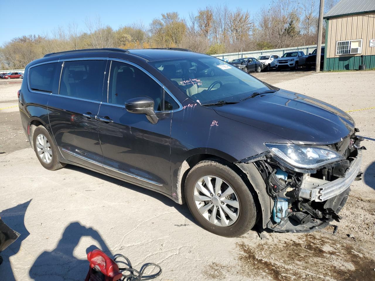 2017 Chrysler Pacifica VIN 2C4RC1BG1HR757019 Copart auction photo, front end damage thumbnail 4