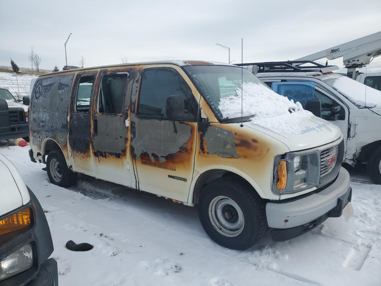 2002 GMC Savana VIN 1GTFG15W221173122 Copart auction photo, burn damage thumbnail 4