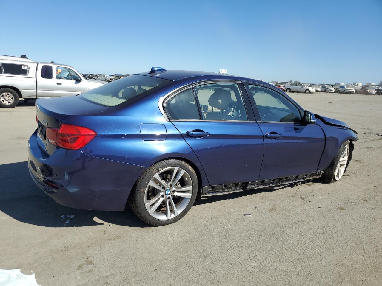 2016 BMW 3er VIN WBA8E9G55GNT42564 Copart auction photo, front end / side damage thumbnail 3
