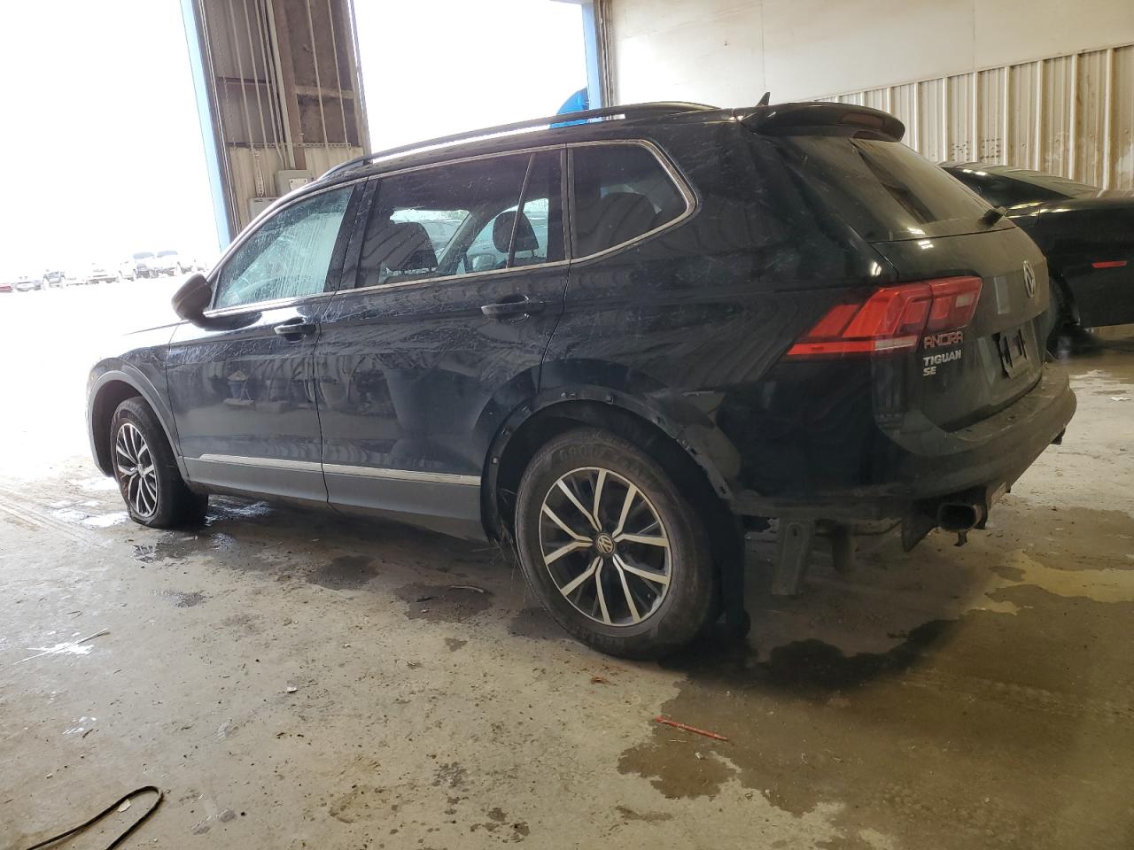 2020 Volkswagen Tiguan VIN 3VV2B7AX5LM115509 Copart auction photo, rear end / undercarriage damage thumbnail 2