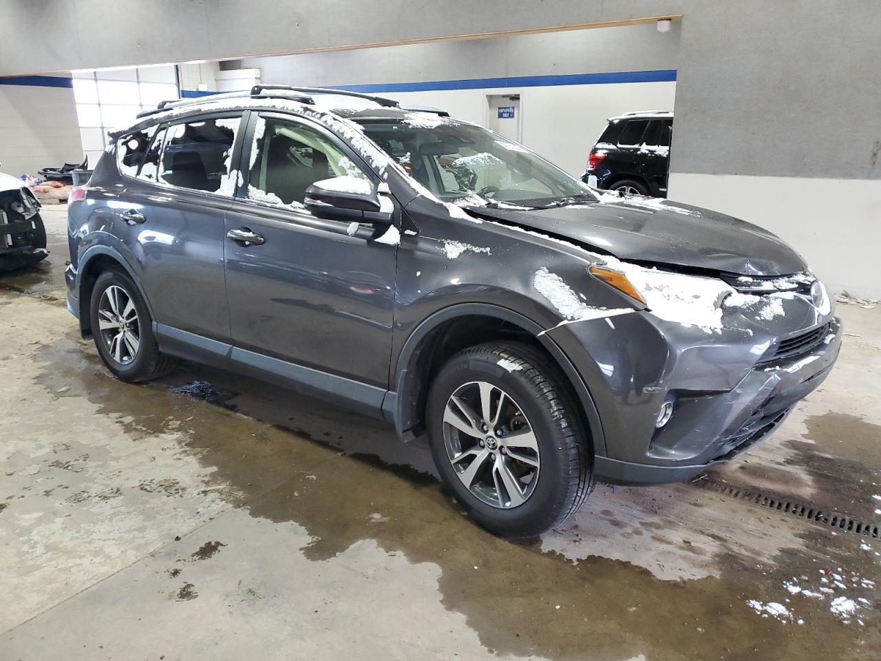 2018 Toyota RAV 4 VIN JTMRFREV5JJ196463 Copart auction photo, rear end / undercarriage damage thumbnail 4