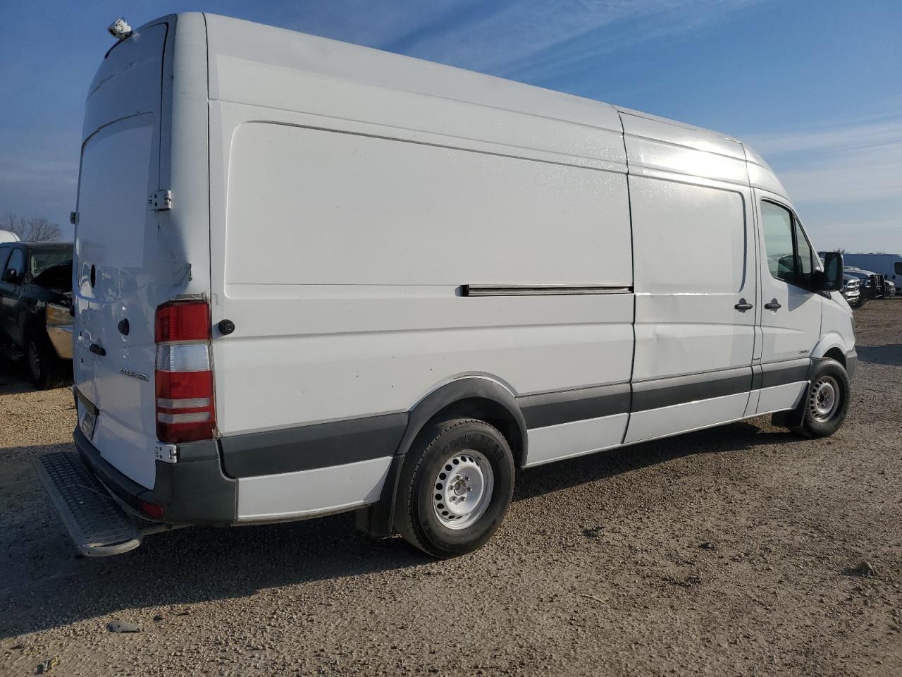2014 Mercedes-Benz Sprinter VIN WD3PE8DE0E5828672 Copart auction photo, minor dent/scratches damage thumbnail 3