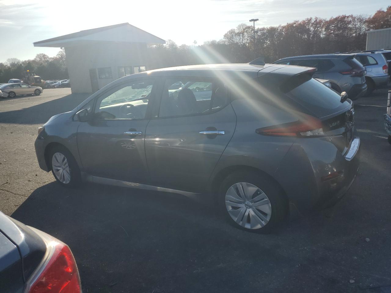 2022 Nissan Leaf VIN 1N4AZ1BV9NC555226 Copart auction photo, front end / side damage thumbnail 2