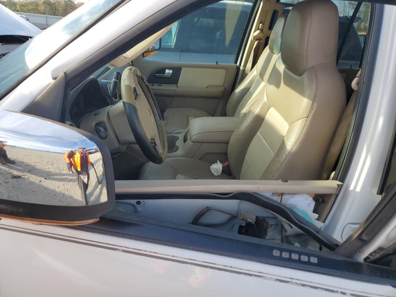 2003 Ford Expedition VIN 1FMFU18L03LB03985 Copart auction photo, side / undercarriage damage thumbnail 7