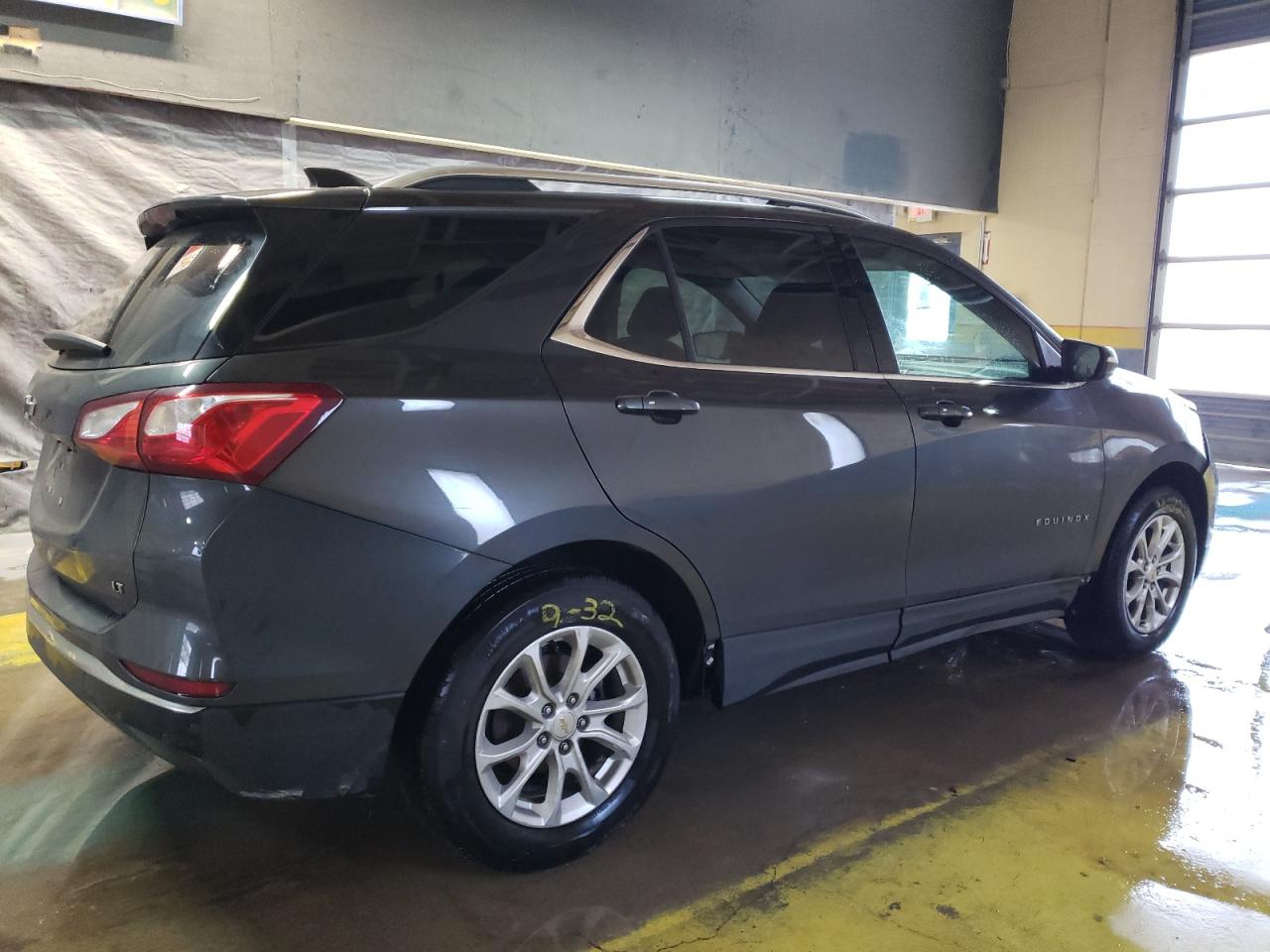 2019 Chevrolet Equinox VIN 2GNAXKEV6K6298880 Copart auction photo, front end / minor dent/scratches damage thumbnail 3