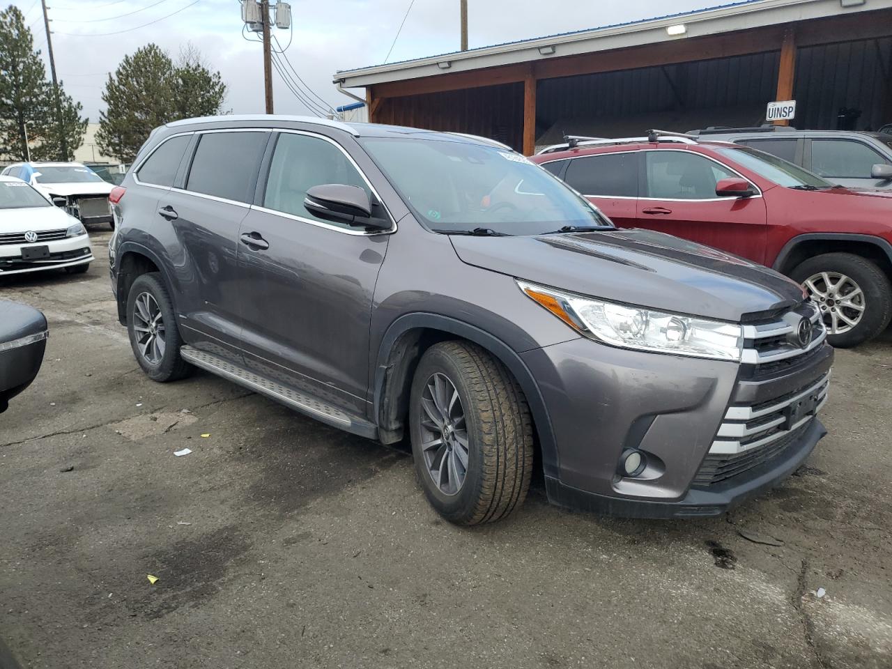 2017 Toyota Highlander VIN 5TDKZRFH5HS509428 Copart auction photo, front end damage thumbnail 4