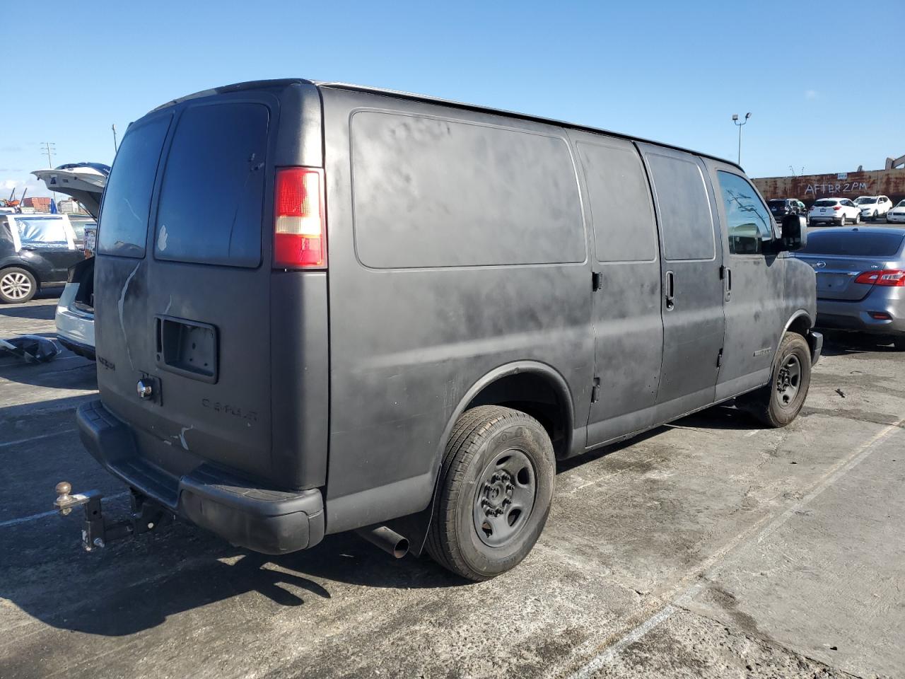 2005 GMC Savana VIN 1GTGG25V651105962 Copart auction photo, vandalism damage thumbnail 4
