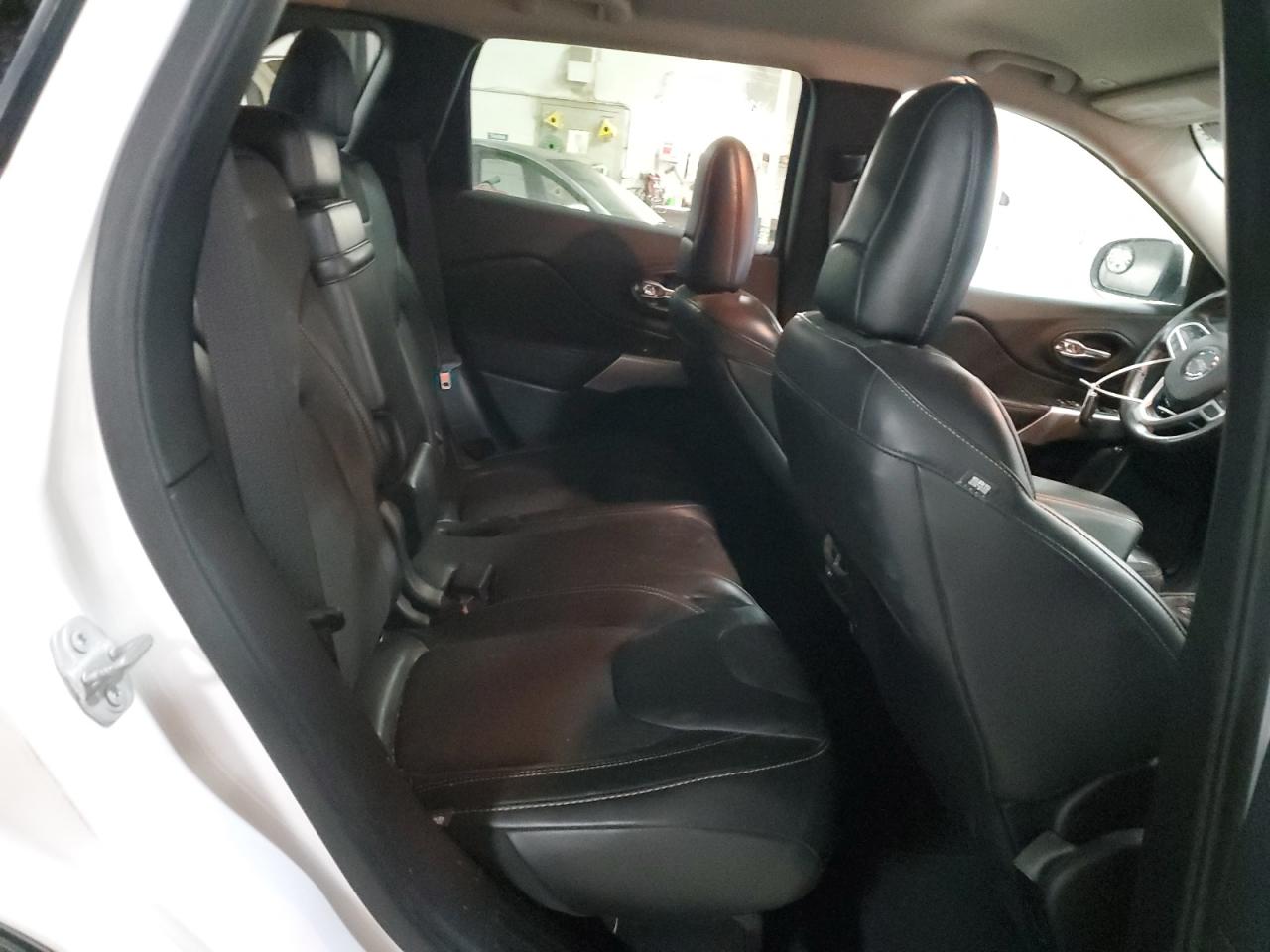 2018 Jeep Grand Cherokee VIN 1C4PJLLB8JD553032 Copart auction photo, rear end / minor dent/scratches damage thumbnail 11