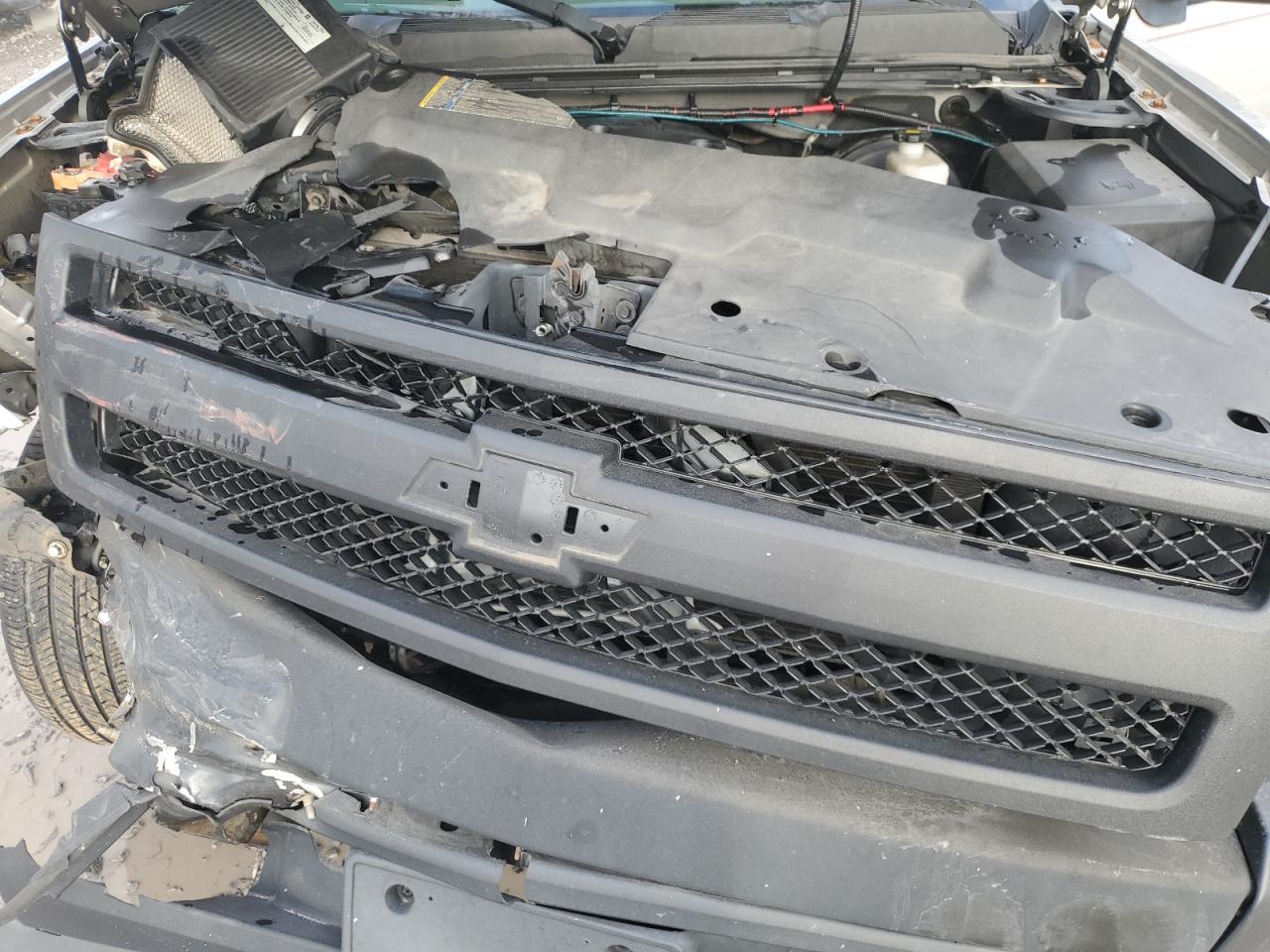 2008 Chevrolet Silverado VIN 2GCEC19J681215963 Copart auction photo, front end damage thumbnail 11