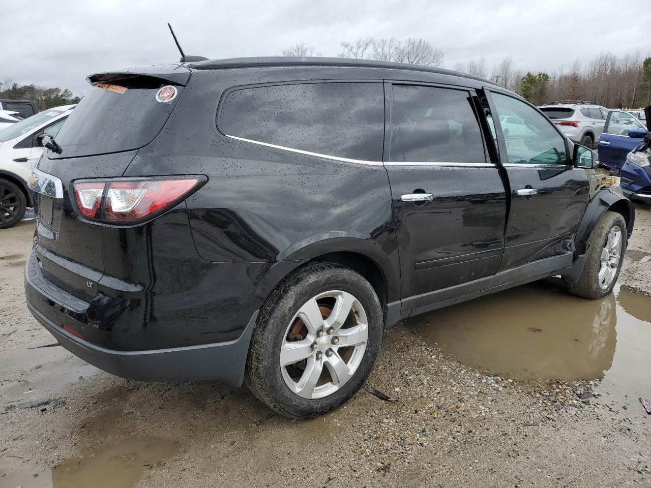 2017 Chevrolet Traverse VIN 1GNKVGKDXHJ320782 Copart auction photo, front end / side damage thumbnail 3