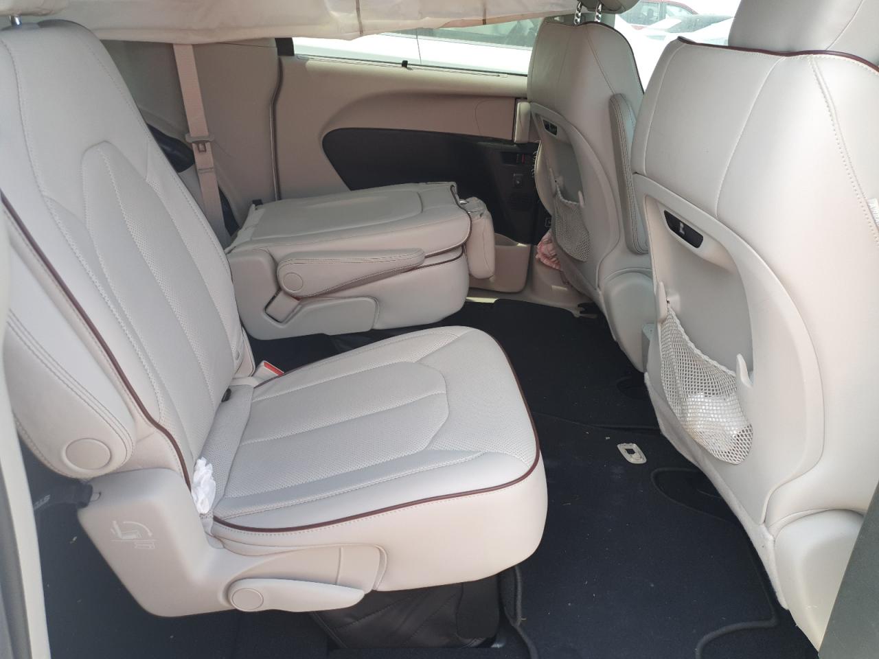 2018 Chrysler Pacifica VIN 2C4RC1GG0JR188758 Copart auction photo, water/flood damage thumbnail 11