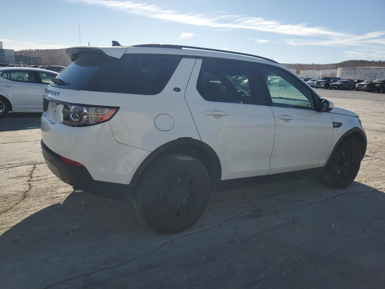 2016 Land Rover Discovery VIN SALCR2BGXGH545314 Copart auction photo, front end / side damage thumbnail 3