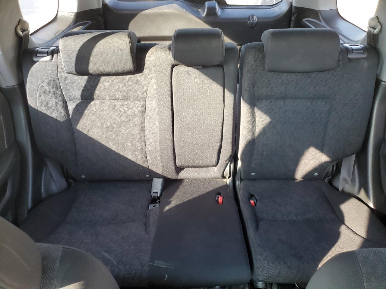 2005 Honda CR-V VIN JHLRD68535C009556 Copart auction photo, rear end / hail damage thumbnail 10