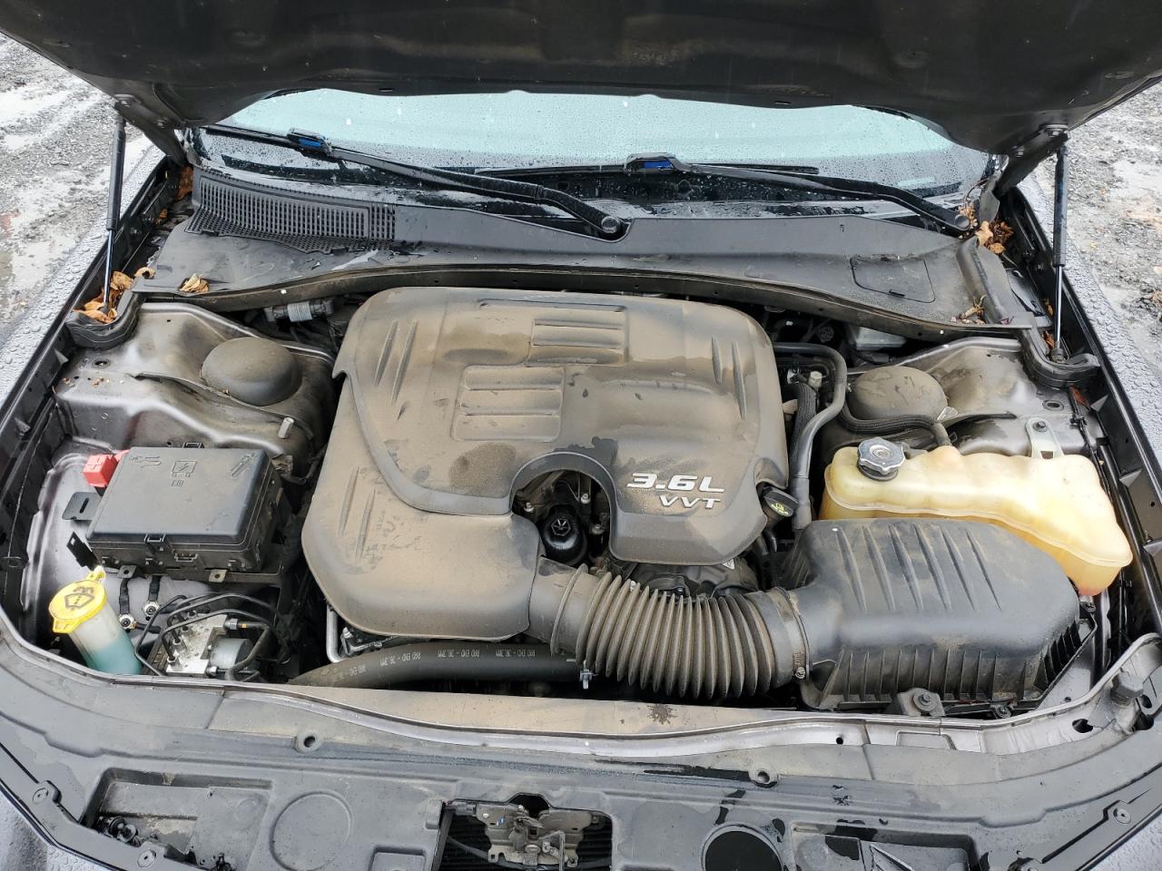 2016 Chrysler 300 VIN 2C3CCABG6GH320826 Copart auction photo, front end / minor dent/scratches damage thumbnail 11
