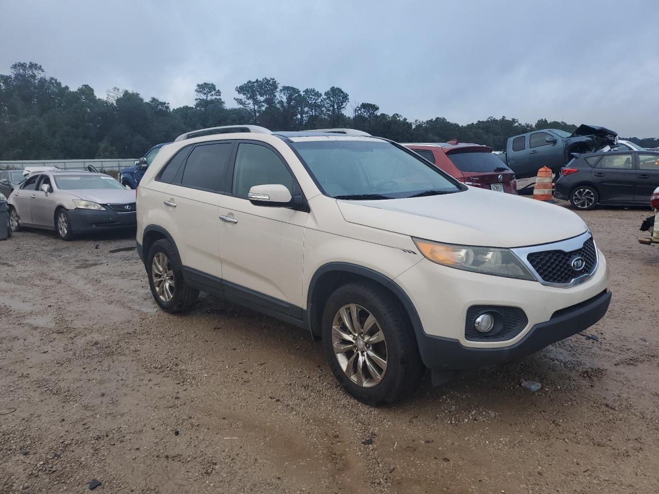 2011 KIA Sorento VIN 5XYKU4A25BG041712 Copart auction photo, front end damage thumbnail 4