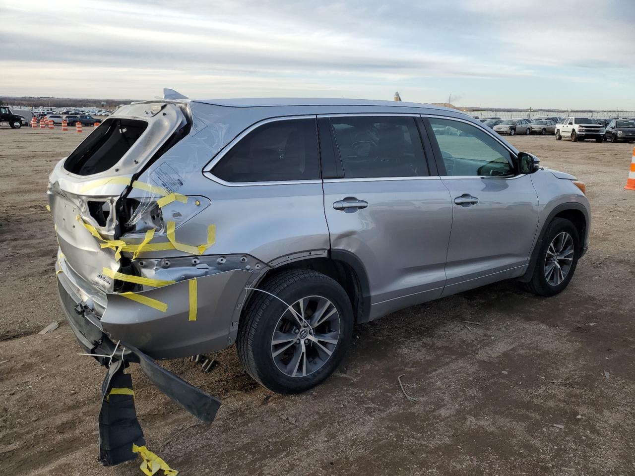2016 Toyota Highlander VIN 5TDJKRFH6GS348828 Copart auction photo, rear end damage thumbnail 3