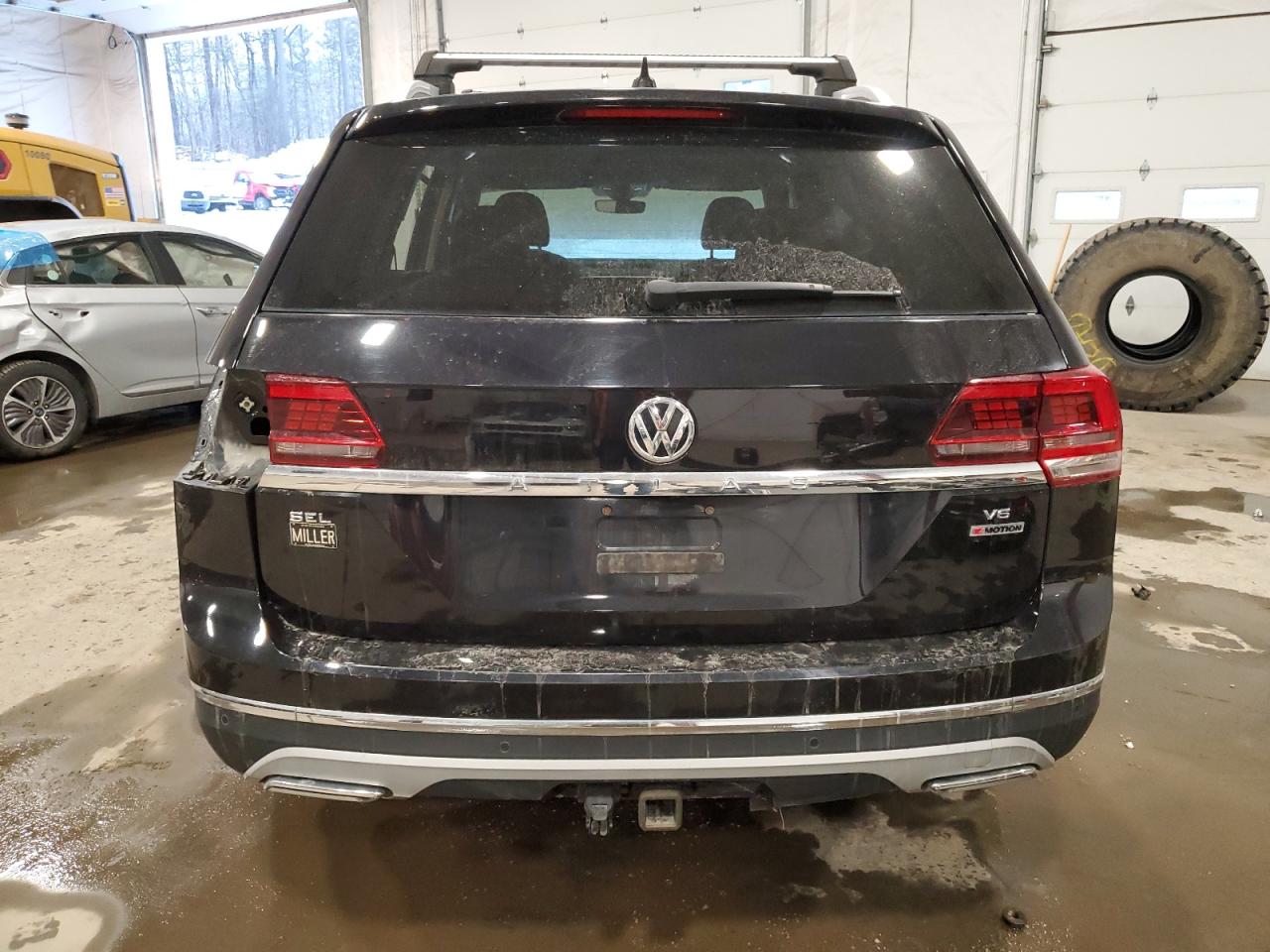 2018 Volkswagen Atlas VIN 1V2NR2CA1JC581311 Copart auction photo, front end / side damage thumbnail 6