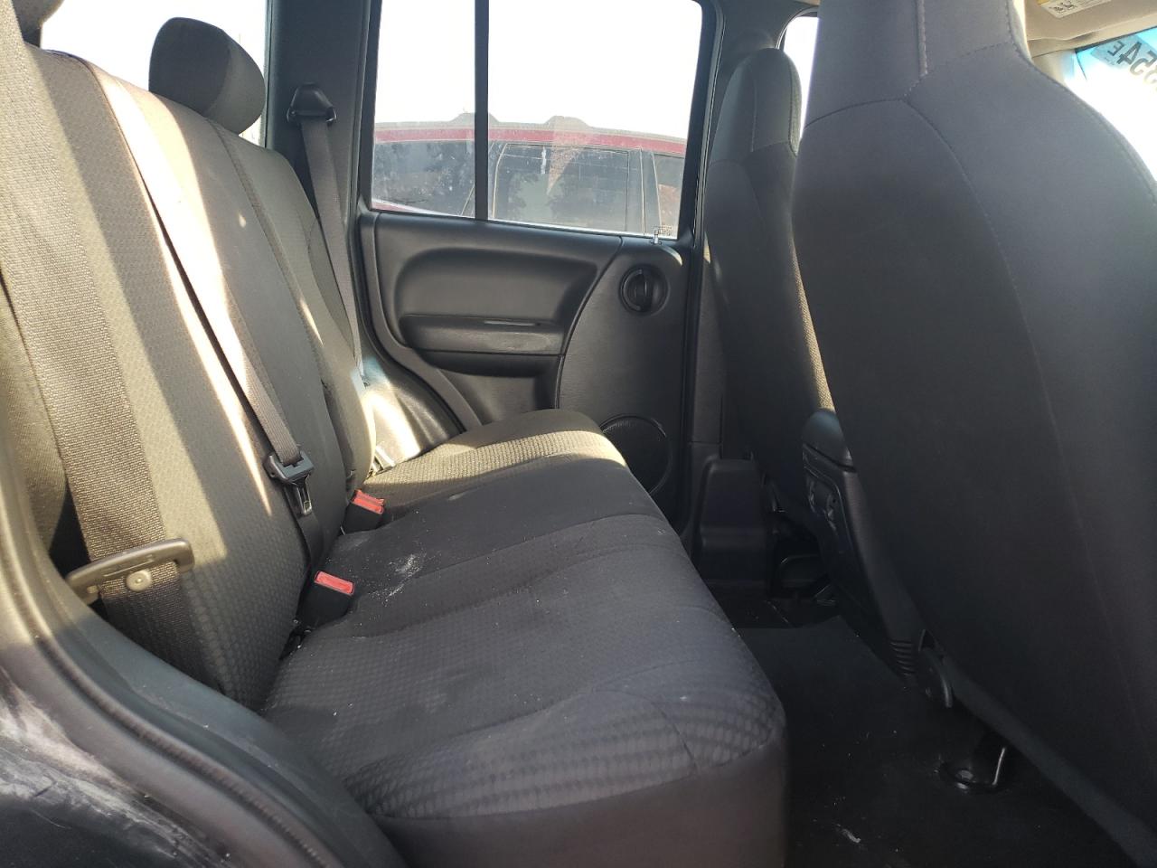 2004 Jeep Liberty (North America) VIN 1J4GL48K14W156841 Copart auction photo, front end damage thumbnail 11