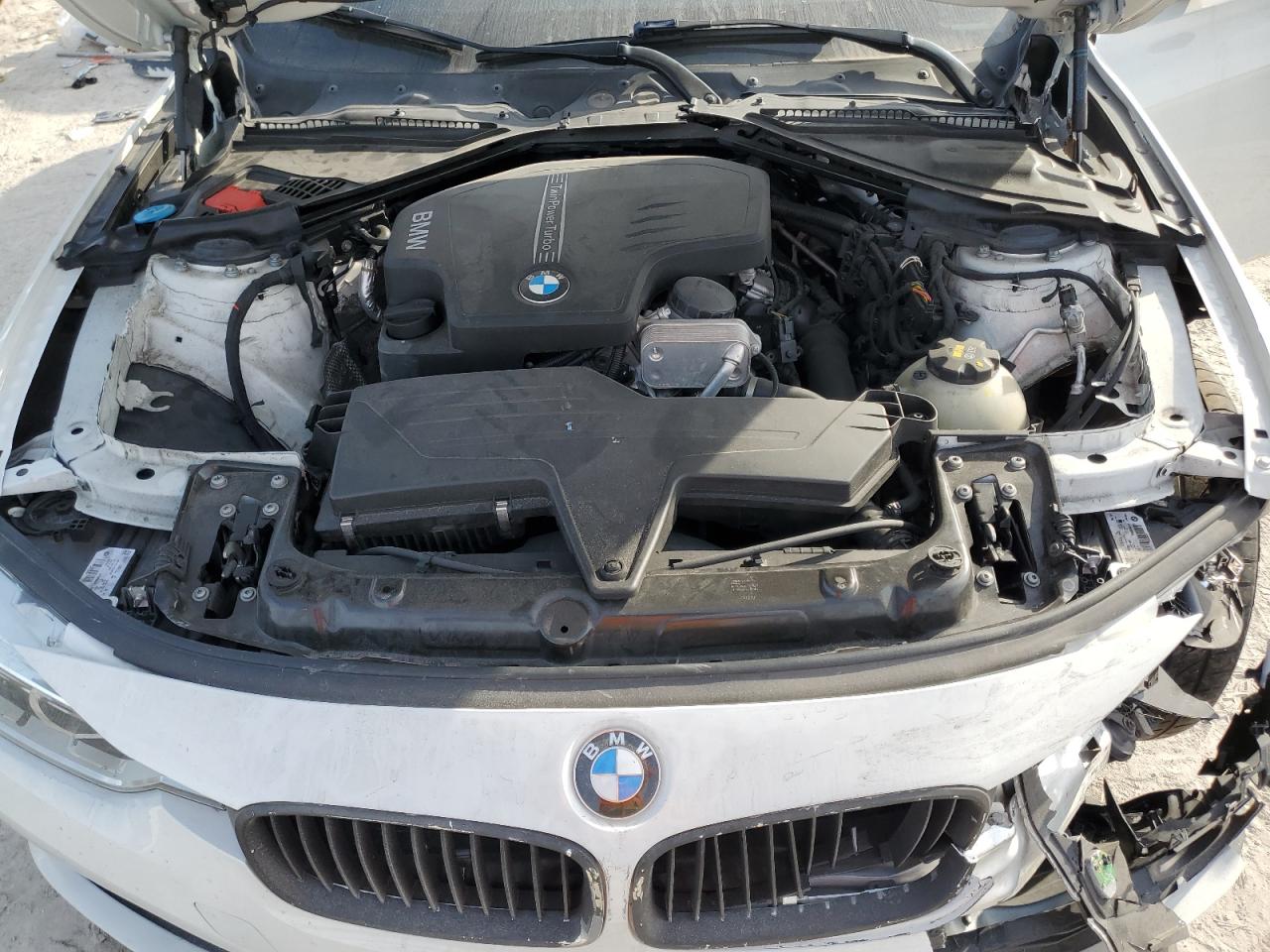 2018 BMW 3er VIN WBA8E1G53JNU90995 Copart auction photo, front end / minor dent/scratches damage thumbnail 11